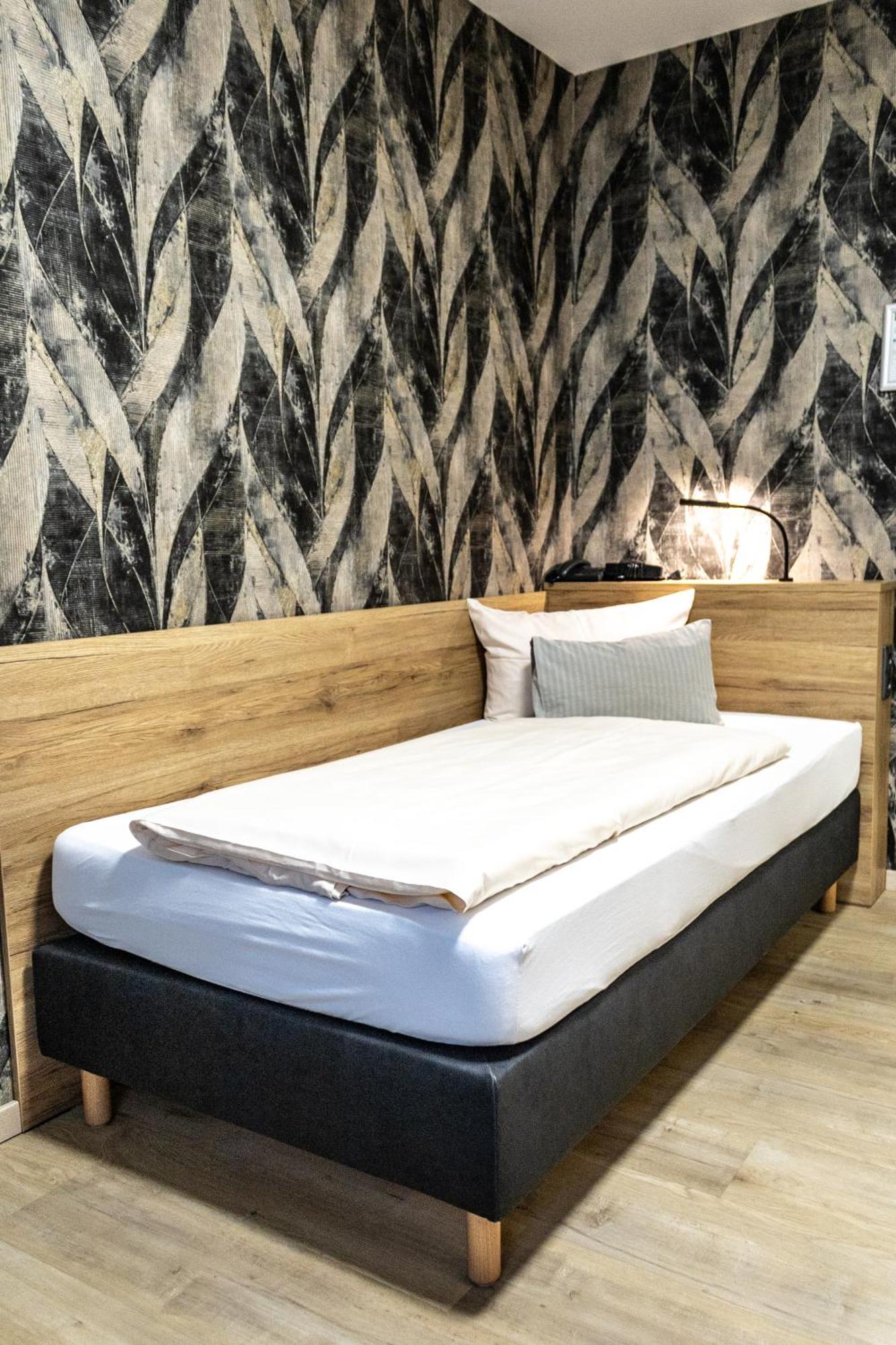 Hotel Rosenstein Heubach  Екстериор снимка